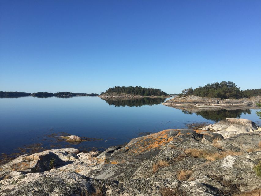 Stockholm: Morning Kayak Tour in the Archipelago with Lunch - The 20-minute safety briefing before launch