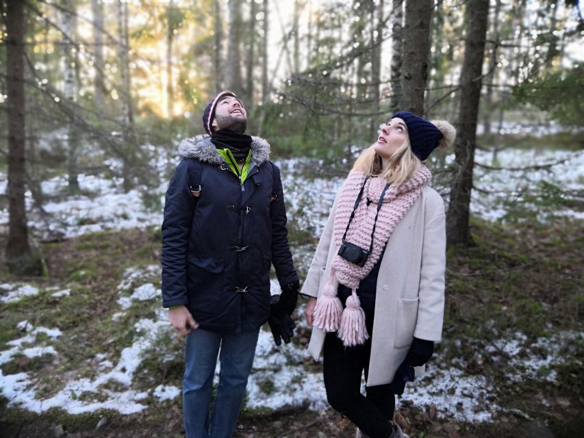 Stockholm: Nature Hike with Campfire Lunch - Short winter days and torch-lit trails