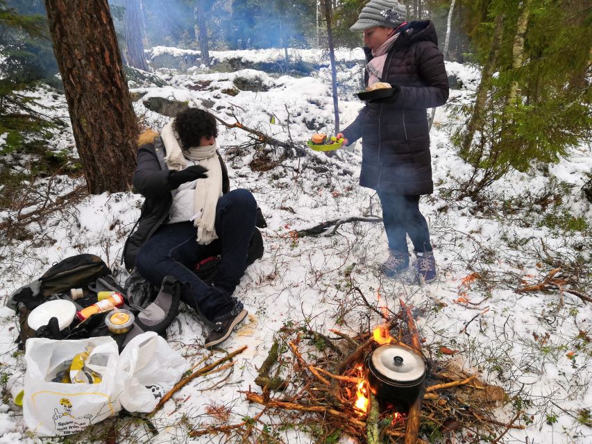 Stockholm: Nature Hike with Campfire Lunch - Following the forest instead of the pavement