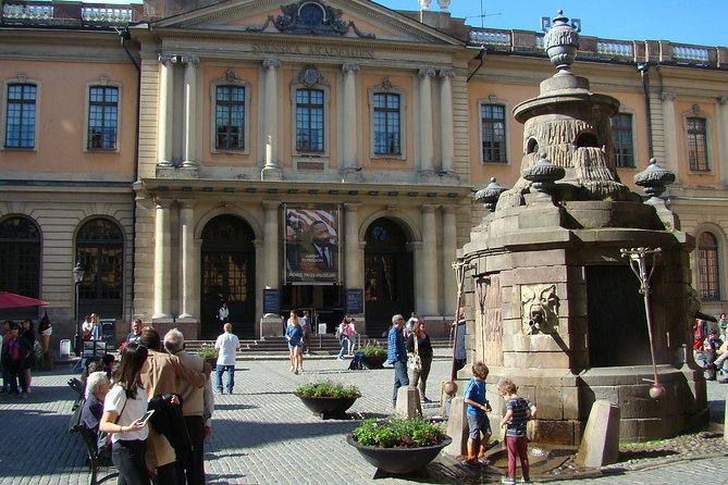 Stockholm Old Town and the Vasa Museum, a Small Group Walking Tour. - Tiny statues and the heart of Gamla Stan