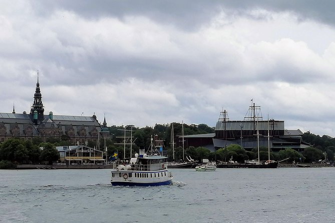 Stockholm Old Town and the Viking Museum, a Small Group Walking Tour - Small statues and big ideas in Stortorget