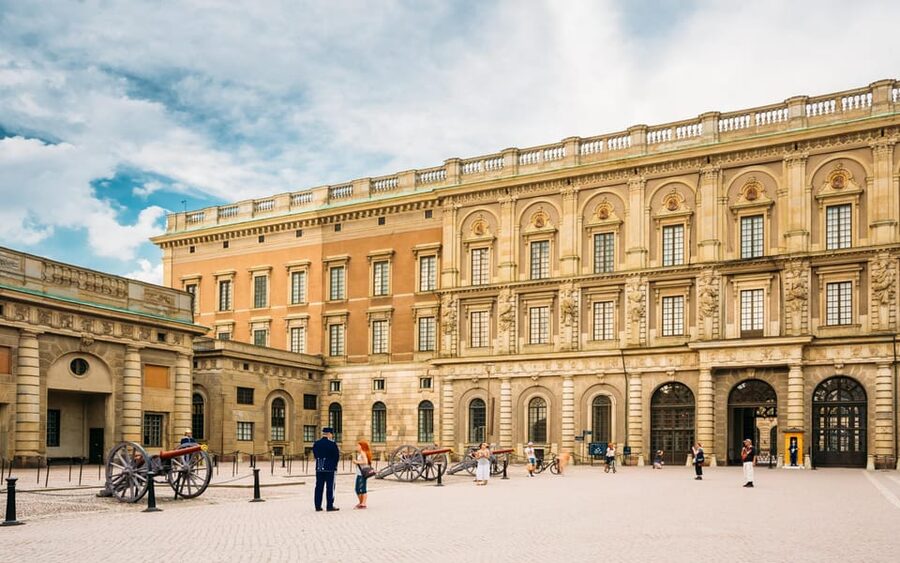 Stockholm: Old Town Highlights Private Walking Tour - Starting at Järntorgsbrunnen in Gamla stan