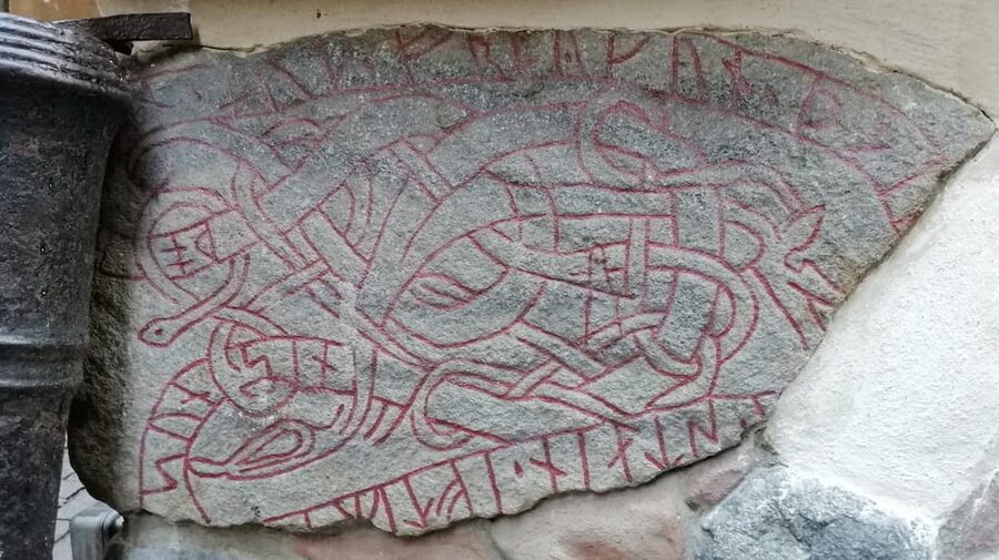 Stockholm: Old Town Walking Tour and the Vasa Museum - Walking the medieval lanes of Gamla Stan