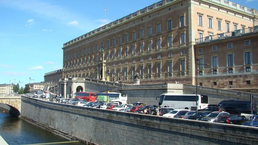 Stockholm: Old Town Walking Tour and the Vasa Museum - The Royal Palace and Stockholm’s royal center