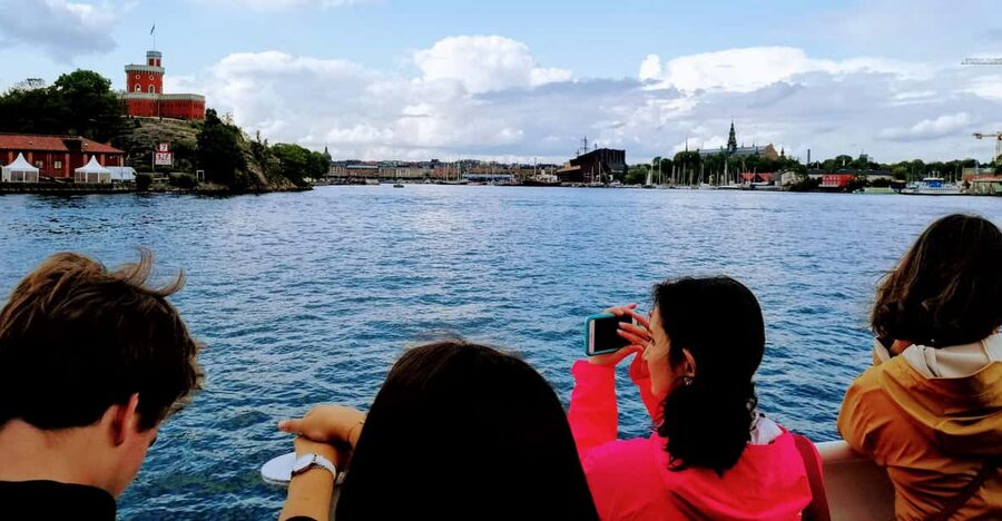 Stockholm: Old Town Walking Tour and the Vasa Museum - Meeting at Gamla Stan metro station