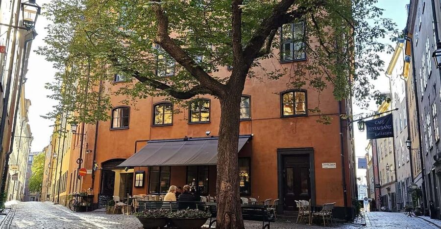 Stockholm: Old Town Walking Tour, stories and secrets - The Runestone and Stortorget: a quick start with plenty of context