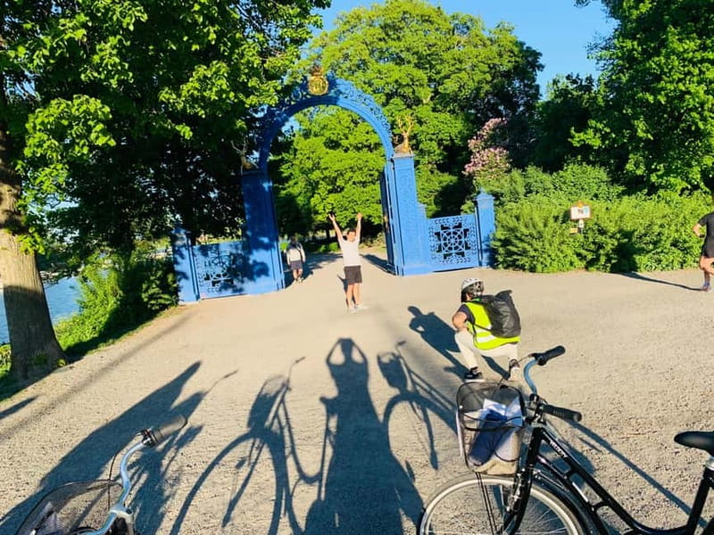 Stockholm's Best Bike Tour! (English / Deutsch) - Gamla Stan and the Royal Palace