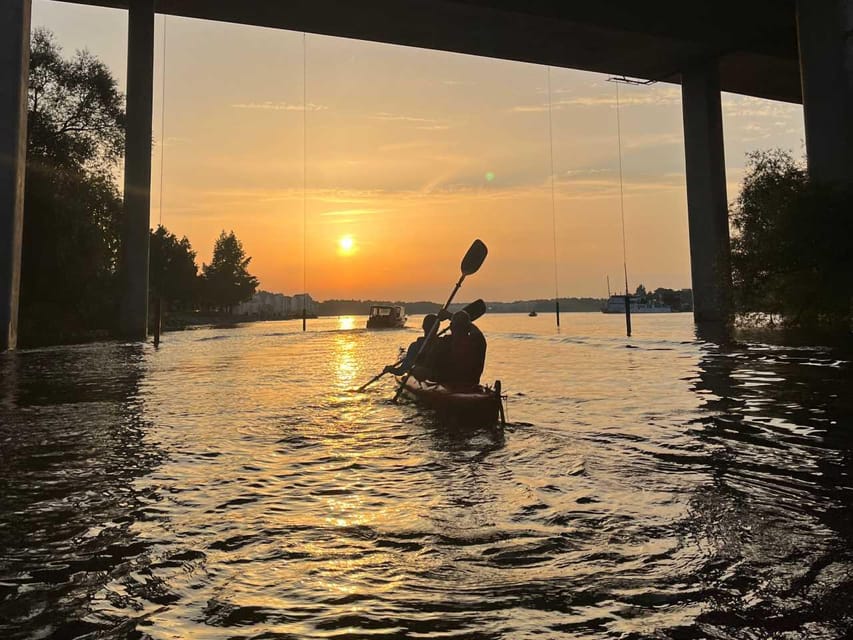 Stockholm: Sunset Kayak Tour in the City + Swedish Fika - The first 90 minutes on the water