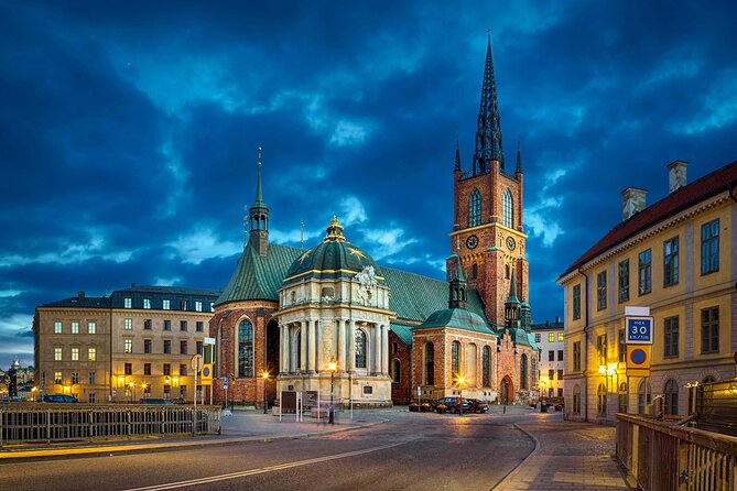 Stockholm Walking Tour with Audioguide on Your Smartphone - City Hall and the first look across the water