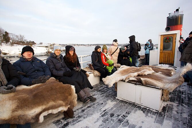 Stockholm Winter Boat Tour with Guide - Around Fjäderholmarna without leaving the boat