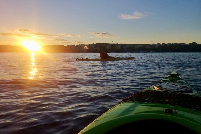 Sunset Kayak Tour in Central Stockholm and Swedish Fika - Sunset, City Hall, and the changing light