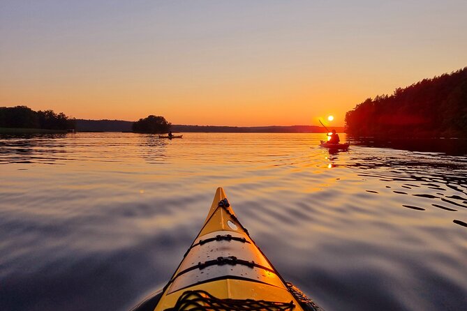 Sunset kayak tour with fika on Stockholms lakeside - The campfire fika is more than a snack break