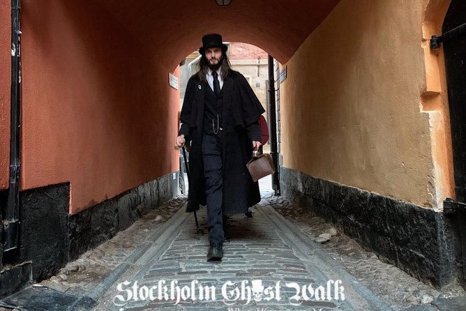 The Original Stockholm Ghost Walk and Historical Tour - Gamla Stan - Guides make or break the evening
