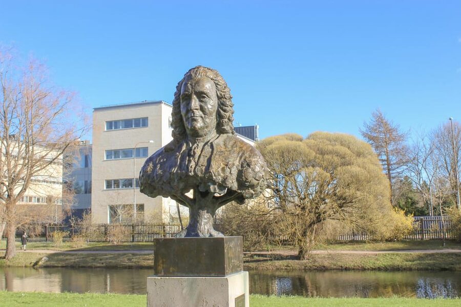 Uppsala: City Highlights and Hidden Gems Walking Tour - The Botanical Gardens and Carl Linnaeus