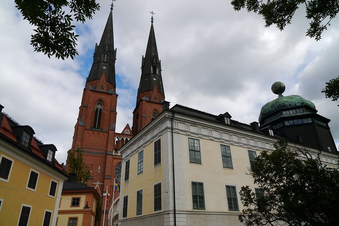 Uppsala Must See 2h city walk - 2h tour of all big attractions! - Uppsala University and the Carolina Rediviva Library