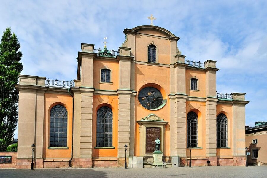 World War II Stockholm Old Town Walking Tour and Army Museum - Who should book this Stockholm WWII tour?